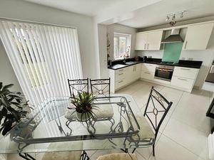 Kitchen Diner- click for photo gallery